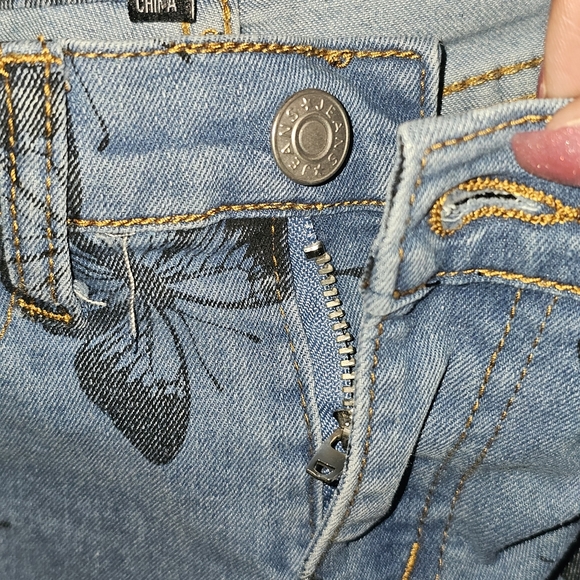 Blue Butterfly Print Cropped Jeans - Picture 7 of 9